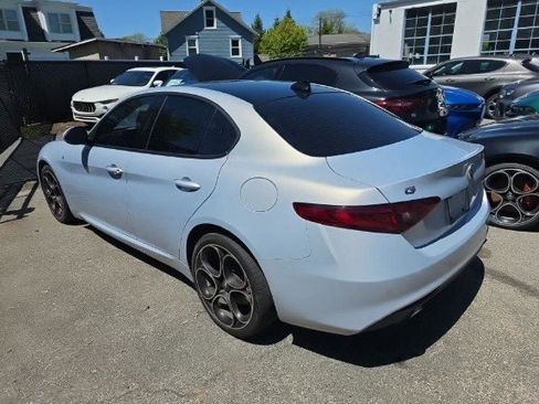 Used 2022 Alfa Romeo Giulia Ti AWD/4WD image 3