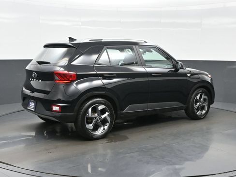 Used 2021 Hyundai Venue SEL FWD image 6