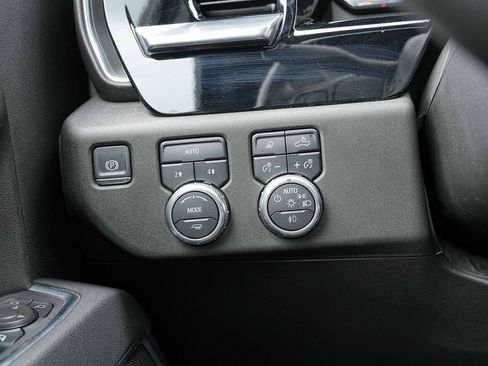 Used 2025 GMC Sierra 1500 SLT AWD/4WD image 38