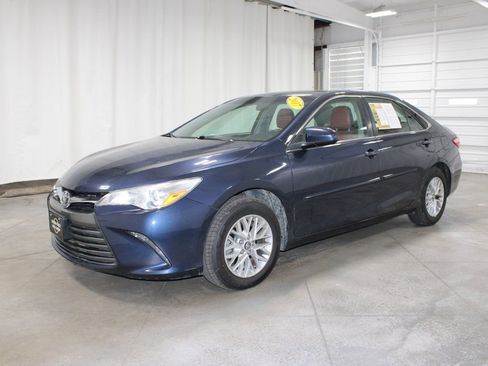 Used 2017 Toyota Camry LE image 4
