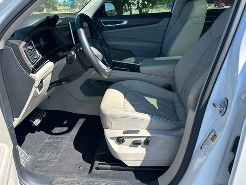 Used 2024 Volkswagen Atlas SEL Premium R-Line AWD/4WD image 17