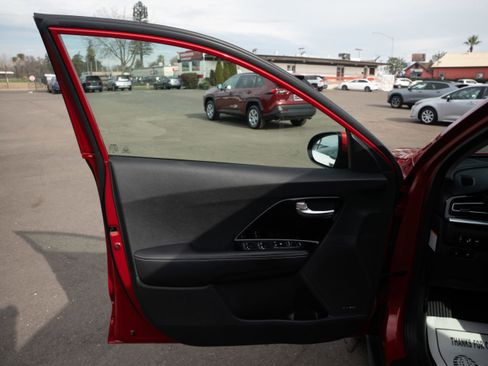 Used 2022 Kia Niro EX image 14