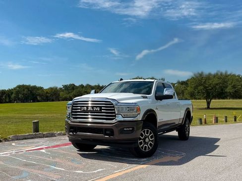 Used 2024 RAM 2500 Limited w/ Towing Technology Group AWD/4WD image 3