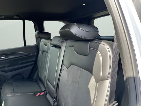 New 2025 Jeep Grand Cherokee Altitude image 18