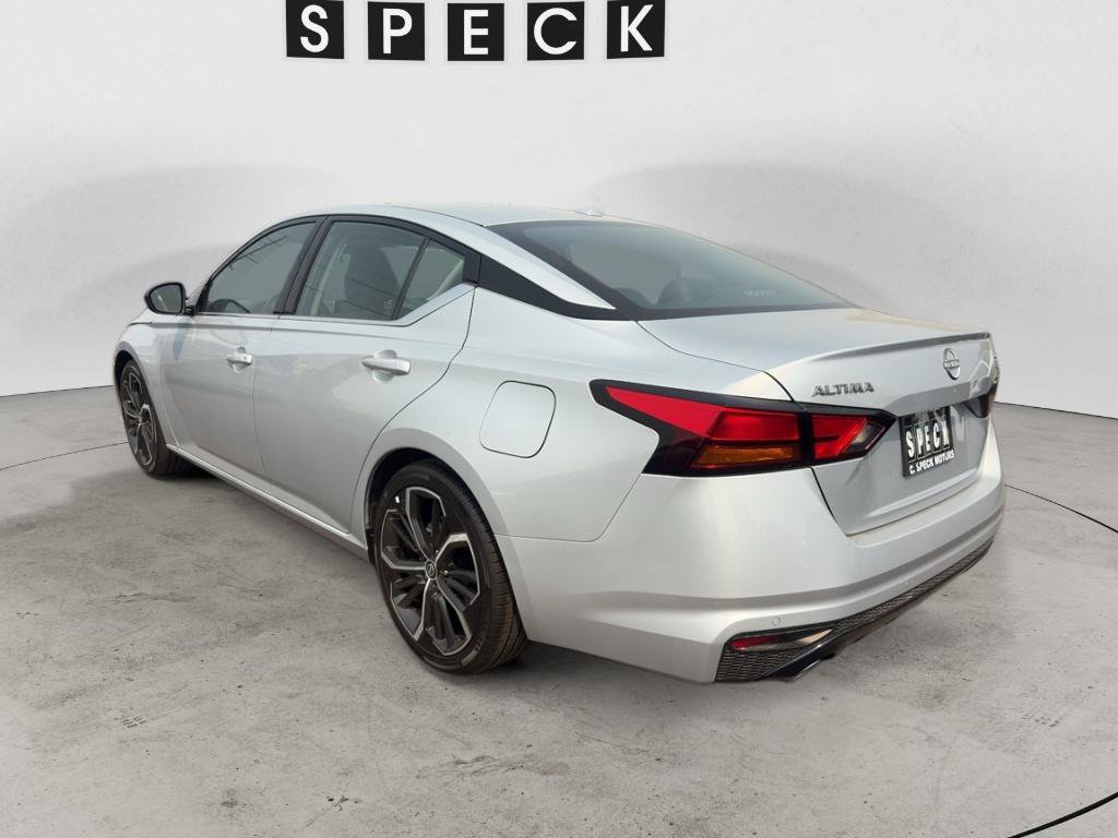 Used 2024 Nissan Altima 2.5 SR FWD image 3