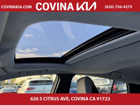 Used 2017 Toyota Prius Three image 16