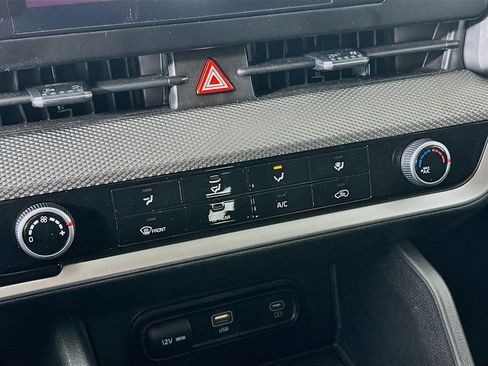 Used 2025 Kia Sportage LX image 22