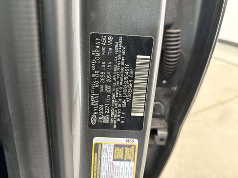 Used 2025 Hyundai Elantra SE image 19