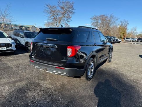 Used 2022 Ford Explorer XLT w/ Equipment Group 202A image 27
