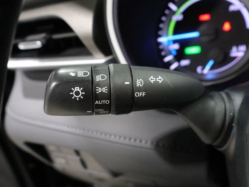 Used 2023 Toyota Highlander XLE AWD/4WD image 37