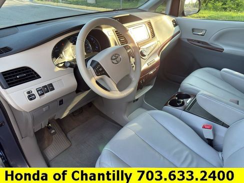 Used 2014 Toyota Sienna XLE FWD image 21