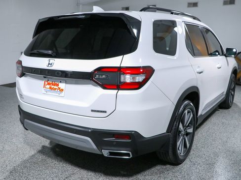 Used 2025 Honda Pilot Touring image 7