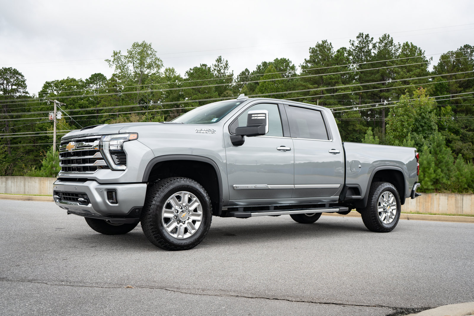 Used 2025 Chevrolet Silverado 2500 High Country w/ Technology Package AWD/4WD image 9