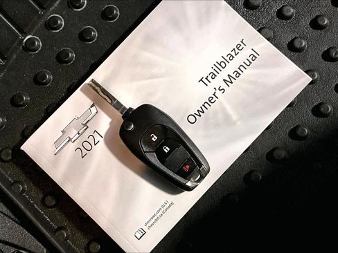 Used 2021 Chevrolet TrailBlazer LS image 32