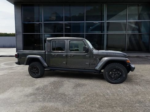 Used 2023 Jeep Gladiator Sport AWD/4WD image 2