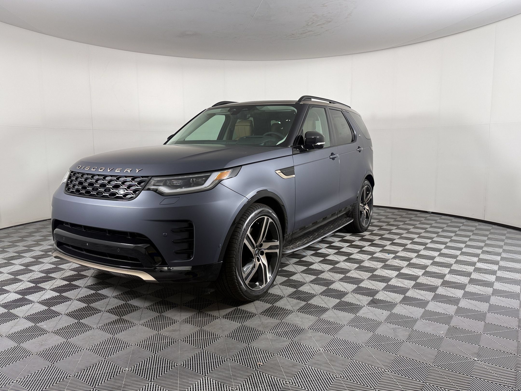 New 2026 Land Rover Discovery Limited Edition AWD/4WD image 1