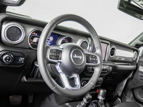 Used 2023 Jeep Gladiator Overland AWD/4WD image 17