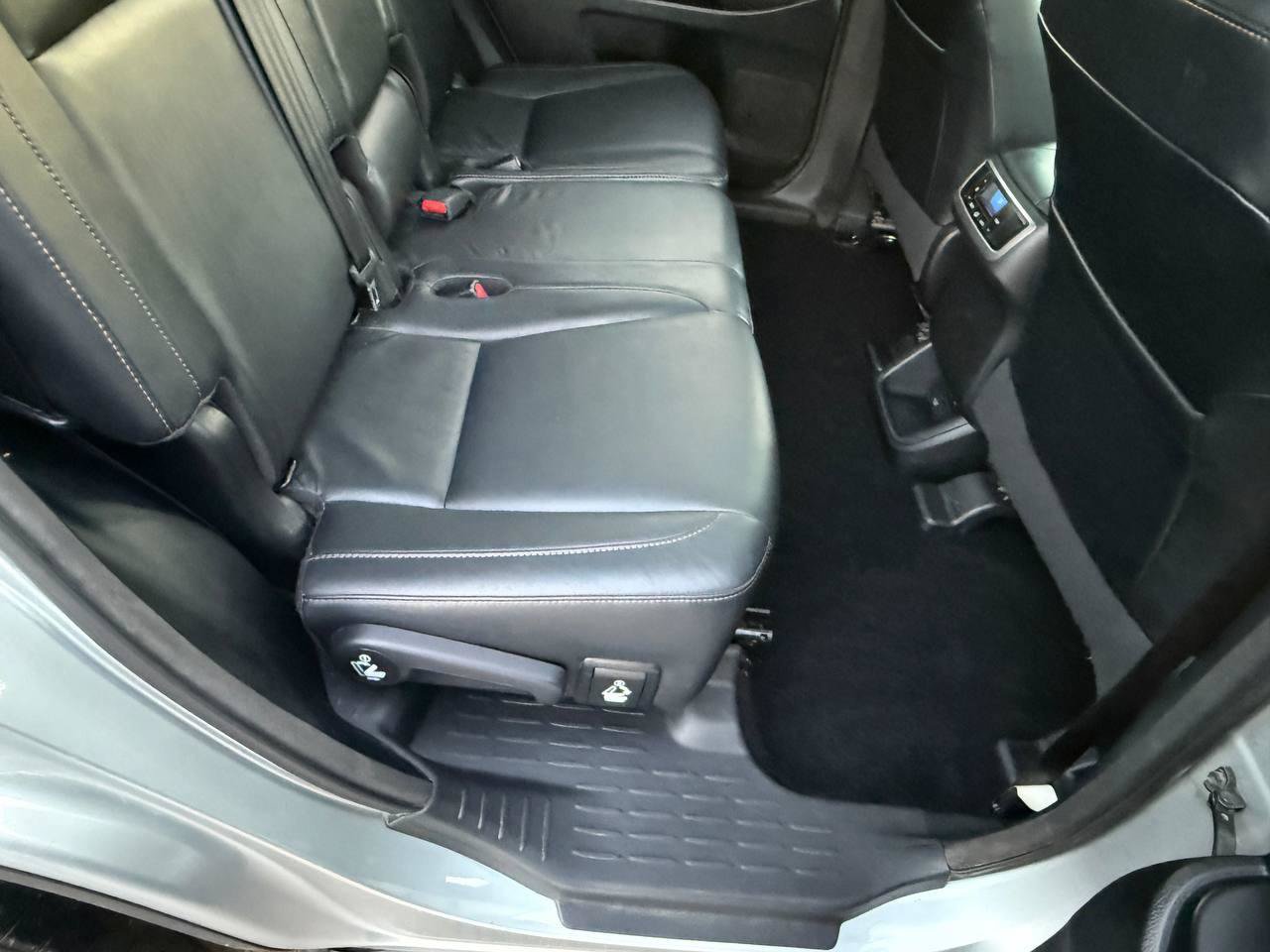 Used 2017 Toyota Highlander XLE AWD/4WD image 30