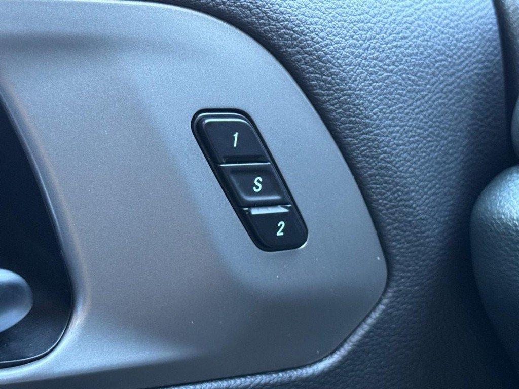 Used 2025 Chrysler Pacifica Select FWD image 19