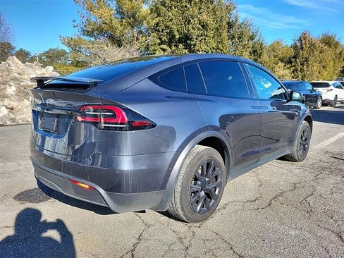 Used 2023 Tesla Model X image 11