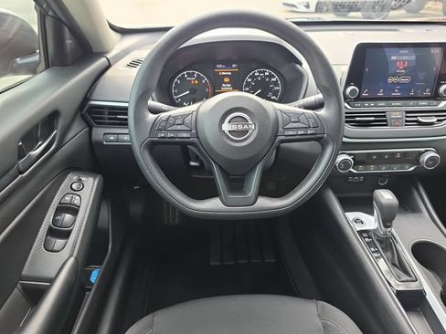 Certified 2025 Nissan Altima 2.5 S FWD image 13