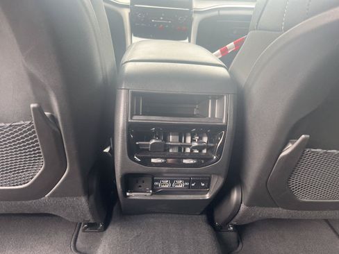Used 2024 Jeep Grand Cherokee Limited AWD/4WD image 30