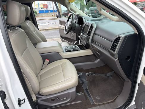 Used 2019 Ford Expedition XLT w/ Equipment Group 202A AWD/4WD image 46