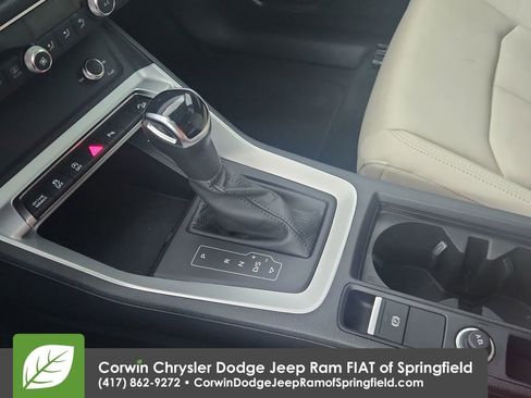 Used 2025 Audi Q3 2.0T Premium image 18