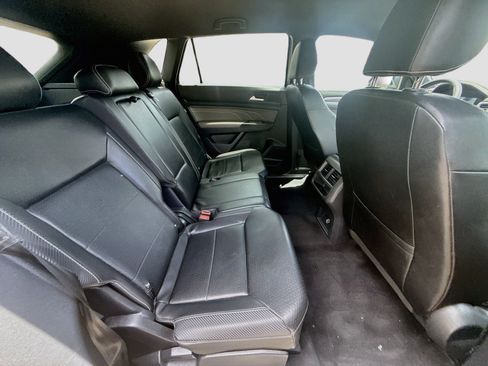 Certified 2023 Volkswagen Atlas Cross Sport SE FWD image 28
