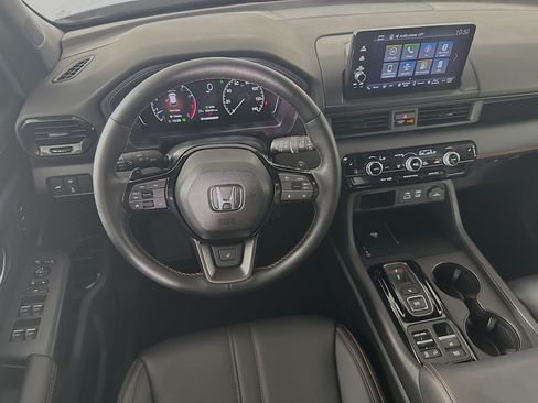 Certified 2025 Honda Pilot TrailSport image 27