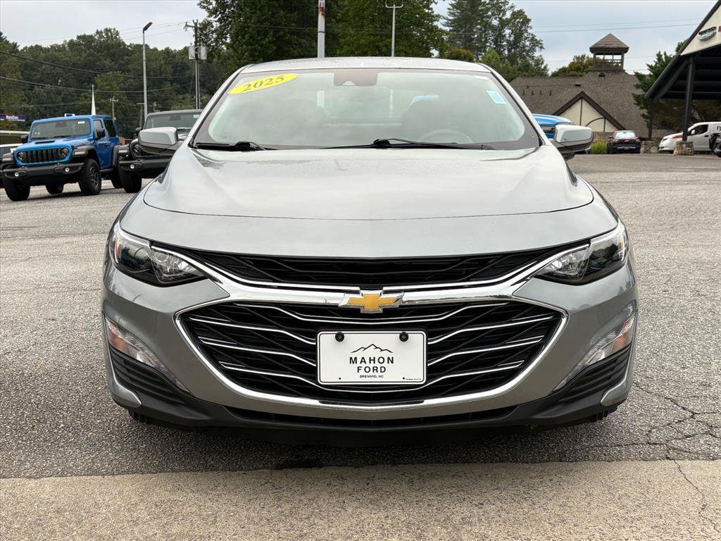 Used 2025 Chevrolet Malibu LT FWD image 2