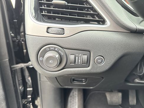 Used 2022 Jeep Cherokee Limited image 16