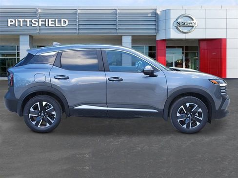 New 2025 Nissan Kicks SV w/ Charging Package image 3