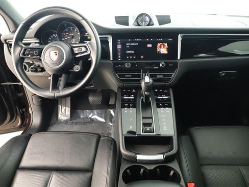 Used 2023 Porsche Macan Turbo image 18