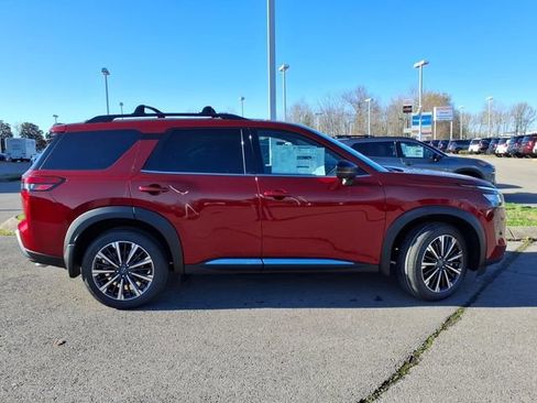 New 2026 Nissan Pathfinder Platinum image 2