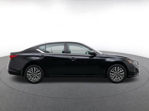 Used 2025 Nissan Altima 2.5 SV FWD image 10