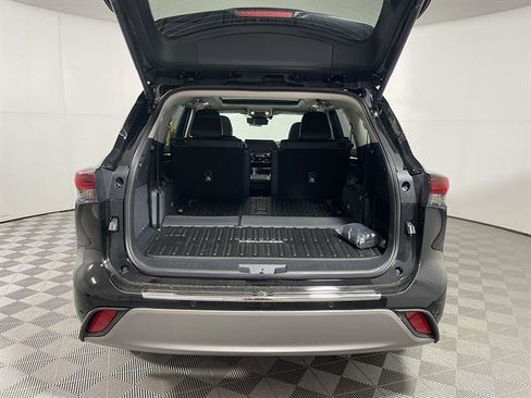 New 2026 Toyota Highlander Platinum AWD/4WD image 24