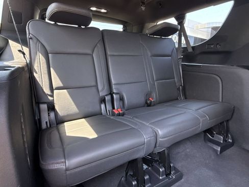 Used 2022 Chevrolet Suburban High Country AWD/4WD image 27