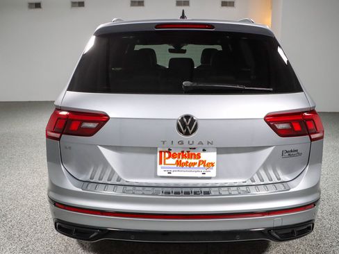 Used 2023 Volkswagen Tiguan SE R-Line FWD image 8