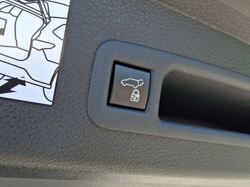 Used 2024 Toyota Sienna XLE FWD image 30