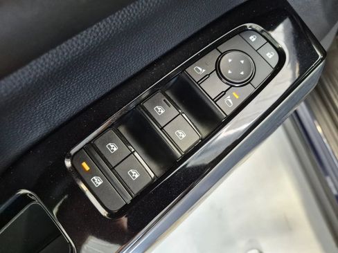 Used 2025 Nissan Pathfinder SL AWD/4WD image 26