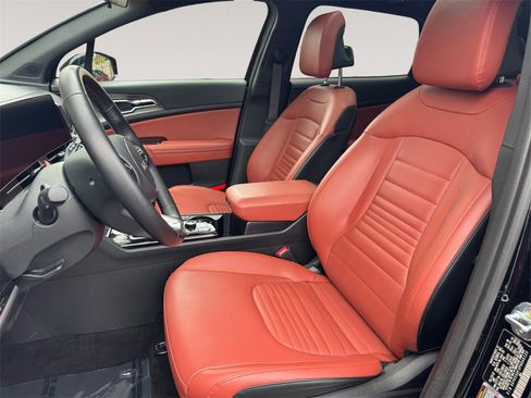 Used 2023 Kia Sportage SX image 9