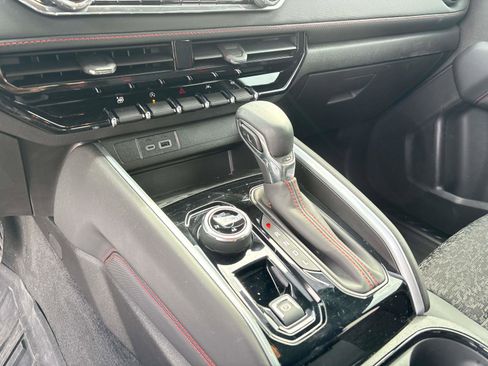 Used 2024 Chevrolet Colorado Z71 w/ Z71 Convenience Package 2 image 13