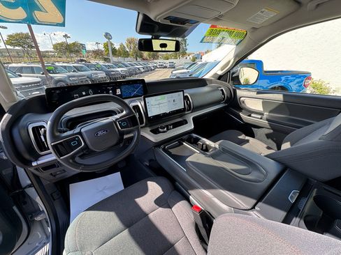 Used 2025 Ford Expedition Max Active RWD image 11