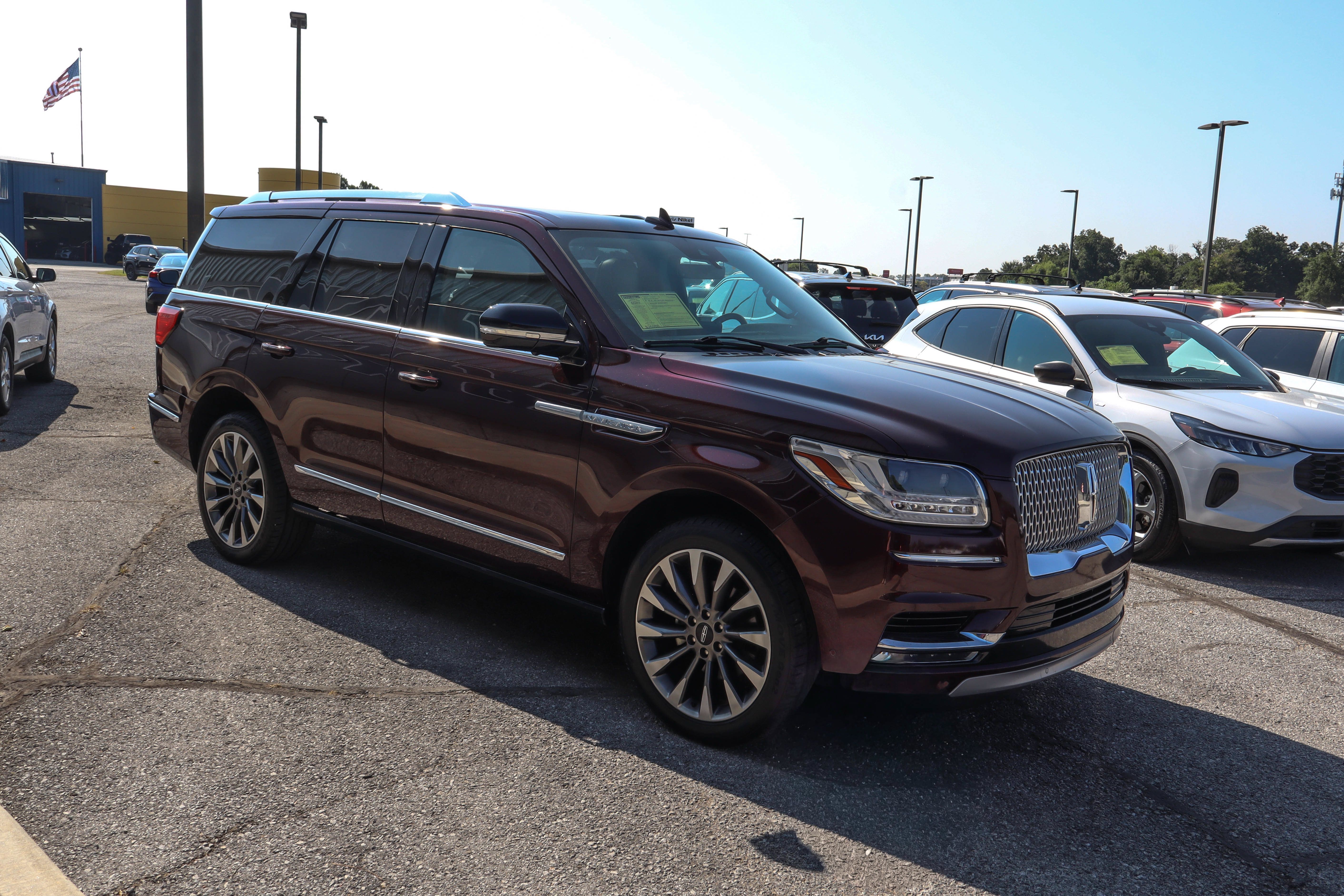 Used 2021 Lincoln Navigator Reserve AWD/4WD image 3