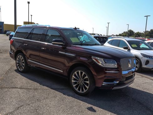 Used 2021 Lincoln Navigator Reserve AWD/4WD image 3