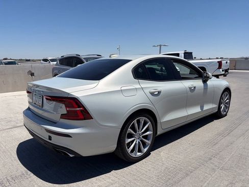 Used 2019 Volvo S60 T5 Momentum FWD image 2