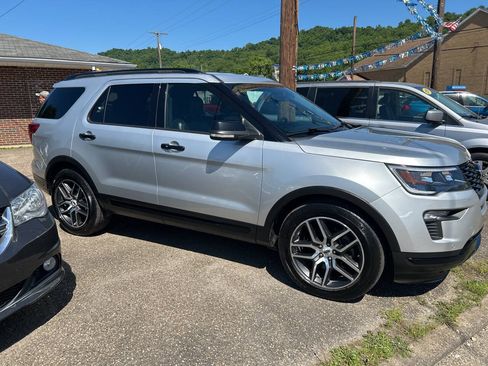 Used 2018 Ford Explorer Sport AWD/4WD image 3