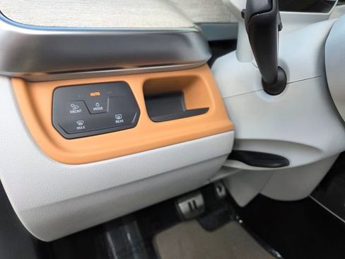 Used 2025 Volkswagen ID. Buzz 1st Edition RWD image 43