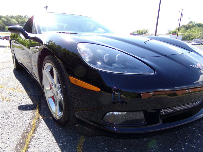 Used 2005 Chevrolet Corvette Coupe w/ Preferred Equipment Group RWD image 5